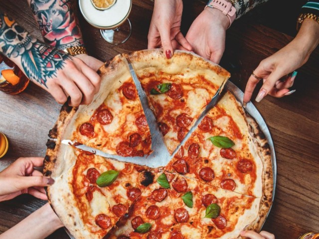 Shuffleboard, Pizza and Drinks | Box image