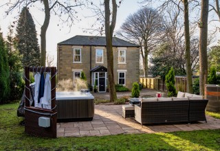 Manor House With Hot Tub | Sleeps 10