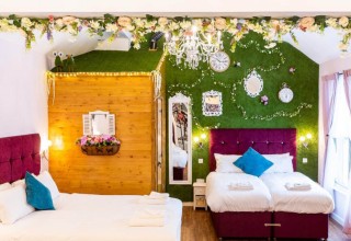 Through the Looking Glass | Sleeps 8