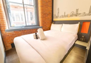 Easy Hotel