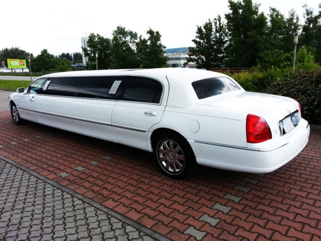 Limo Hire | 8 People image