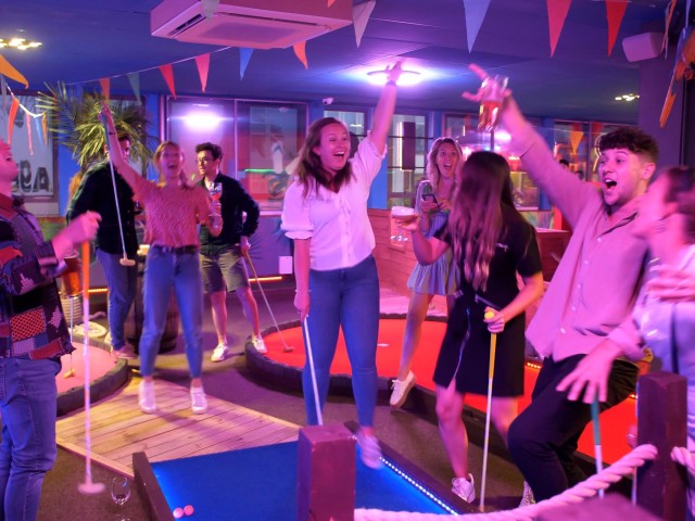 One Round Of Mini Golf & Drinks| One Under image