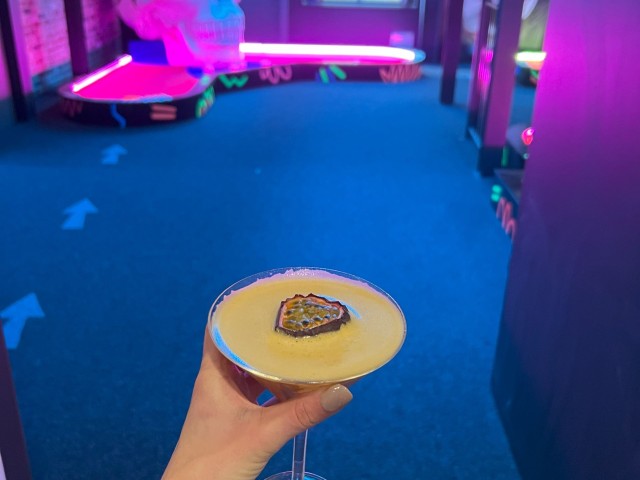 One Round Of Mini Golf & Drinks| One Under image
