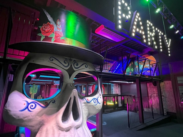 One Round Of Mini Golf & Drinks| One Under image