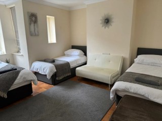 Ground Floor Apartment | Sleeps 10 - 12 thumbnail