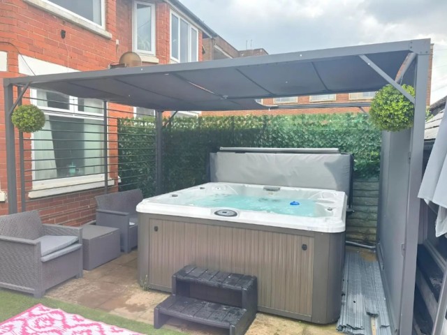 Duplex Apartment With Hot Tub | Sleeps upto 22 image