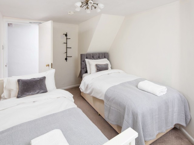 17 Sleeper Mignon Townhouse image