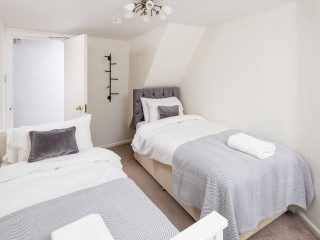 17 Sleeper Mignon Townhouse thumbnail