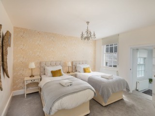 17 Sleeper Mignon Townhouse thumbnail