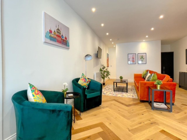 A Stones Throw Apartment | Sleeps 8 image