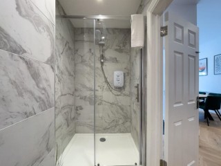 A Stones Throw Apartment | Sleeps 8 thumbnail