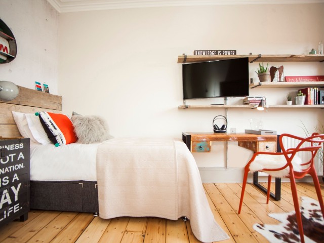 18 Sleeper House image