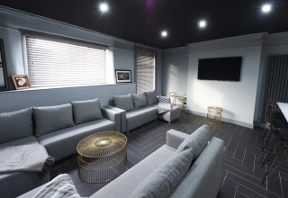Swan Street Apartment | Sleeps 23