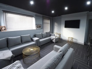 Swan Street Apartment | Sleeps 23 thumbnail