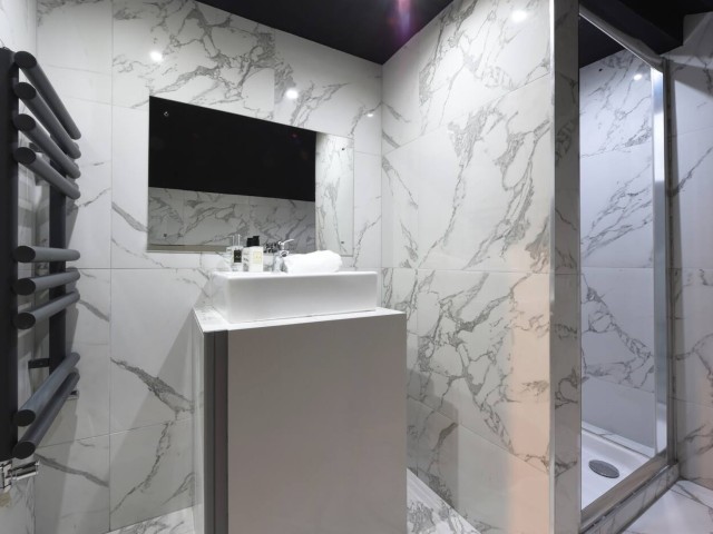 Swan Street Apartment | Sleeps 23 image