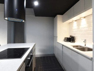 Swan Street Apartment | Sleeps 23 thumbnail