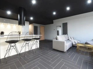 Swan Street Apartment | Sleeps 23 thumbnail
