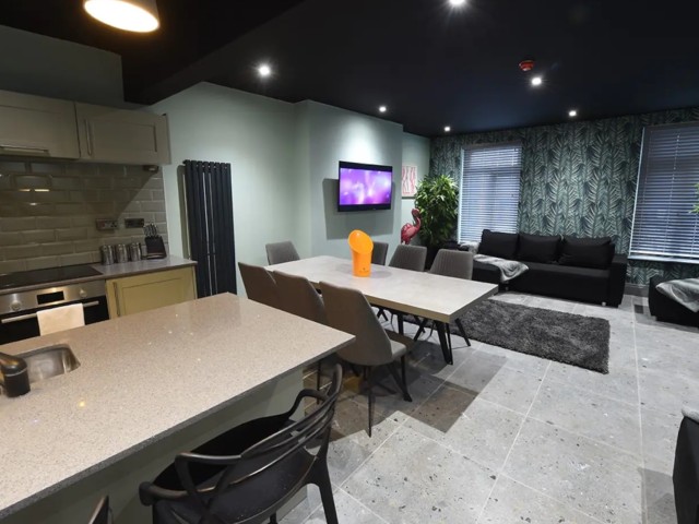 La Jungle Du Swan Apartment | Sleeps 23 image