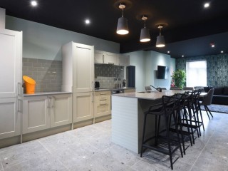 La Jungle Du Swan Apartment | Sleeps 23 thumbnail