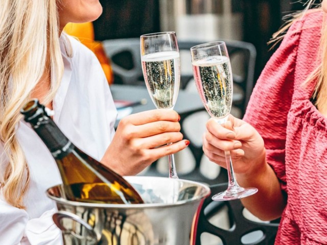 Boozy Party | Manahatta image