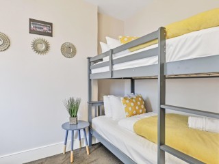 Central Pad | Sleeping 10 thumbnail