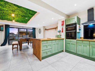 8 Sleeper Hot Tub House thumbnail