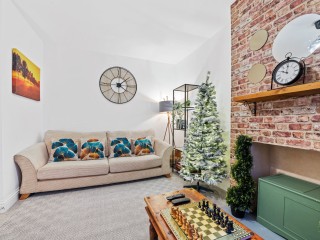 8 Sleeper Hot Tub House thumbnail