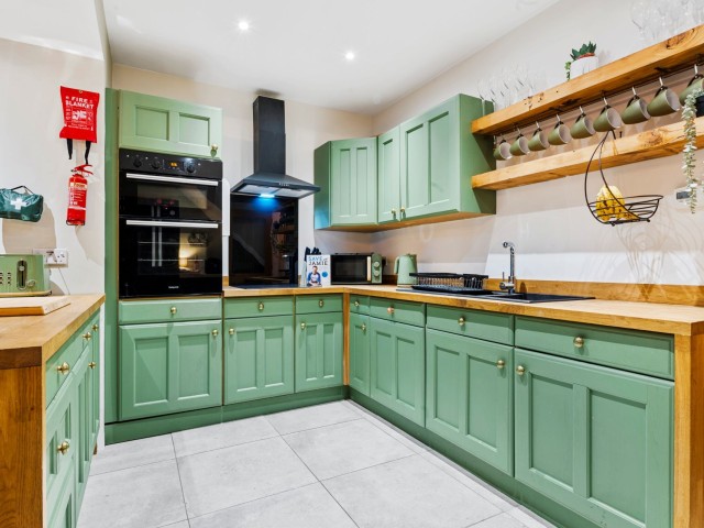 8 Sleeper Hot Tub House image