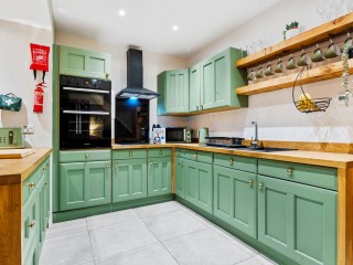 8 Sleeper Hot Tub House thumbnail