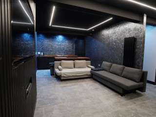 Mason Street Basement Apartment 1 - Nero Suite | Sleeps 14 thumbnail