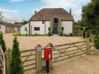 The Farmhouse | Sleeping 24 thumbnail