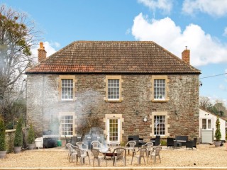 The Farmhouse | Sleeping 24 thumbnail