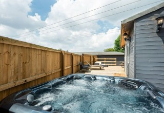 The Cabin & Annexe With A Hot Tub | Sleeping 18