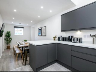 Roscoe House | Sleeps 16 thumbnail