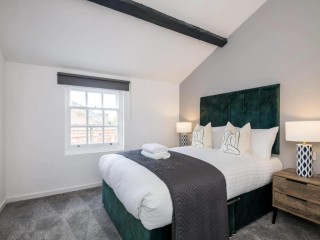 Roscoe House | Sleeps 16 thumbnail