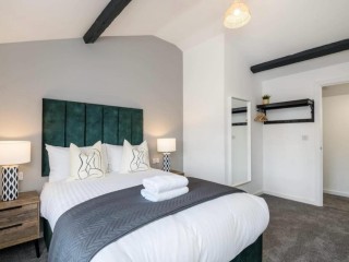 Roscoe House | Sleeps 16 thumbnail