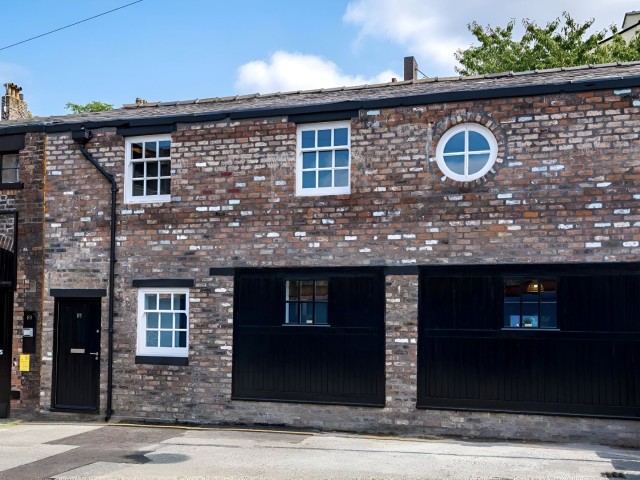 Roscoe House | Sleeps 16 image