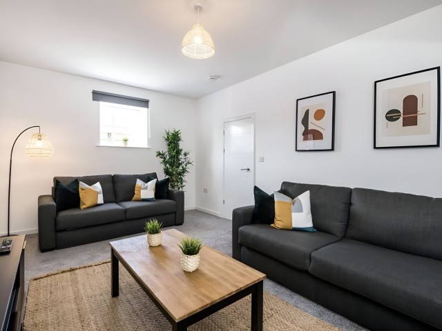 Roscoe House | Sleeps 16 image