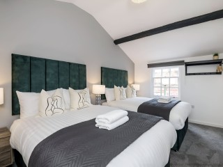 Roscoe House | Sleeps 16 thumbnail