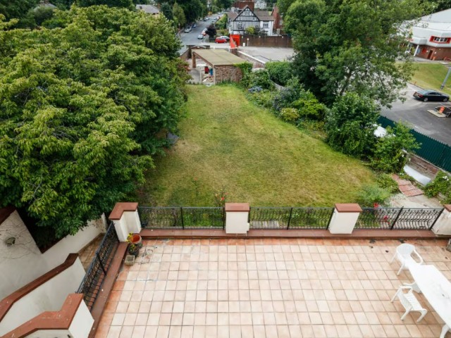 Large House With Pool | Sleeps 24 image