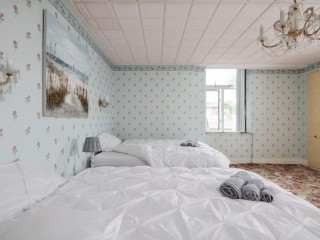 Large House With Pool | Sleeps 24 thumbnail