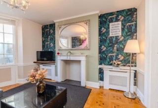 Brighton Beach House | Sleeps 21