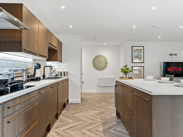 14 Sleeper Apartment With Games Room image