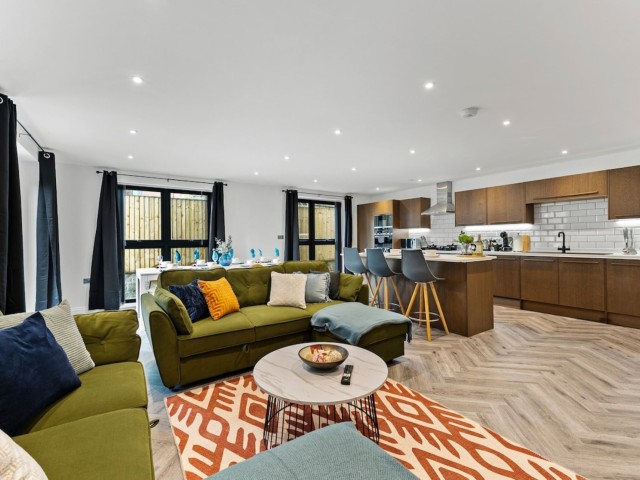 14 Sleeper Apartment With Games Room image