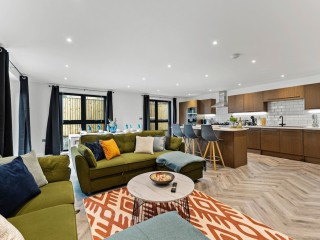 14 Sleeper Apartment With Games Room thumbnail