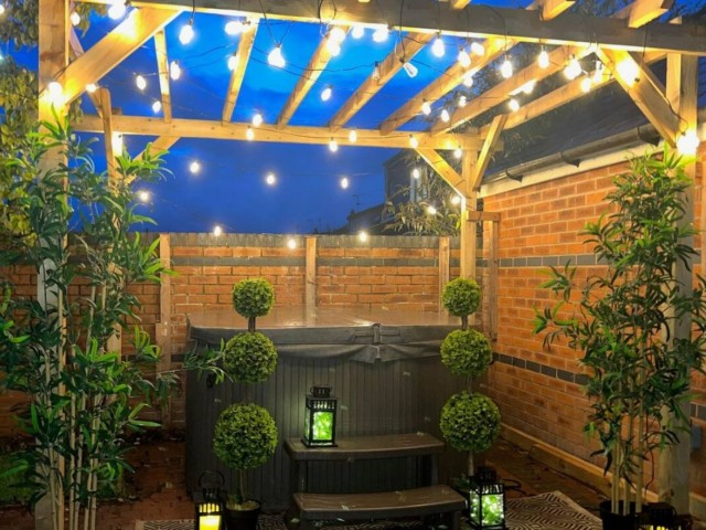 Hot Tub House | Sleeps 25 image