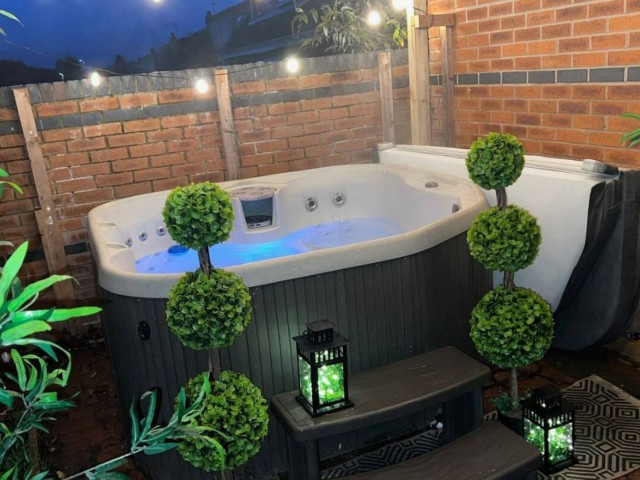 Hot Tub House | Sleeps 25 image