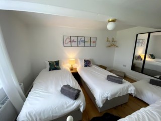 20 Sleeper House with Hot Tub thumbnail