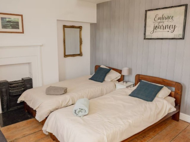 20 Sleeper Manor House with Hot Tub image