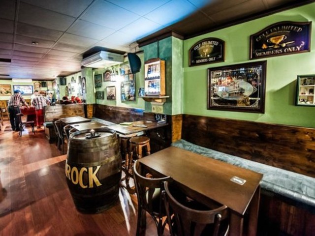 1 Hour Free Bar image